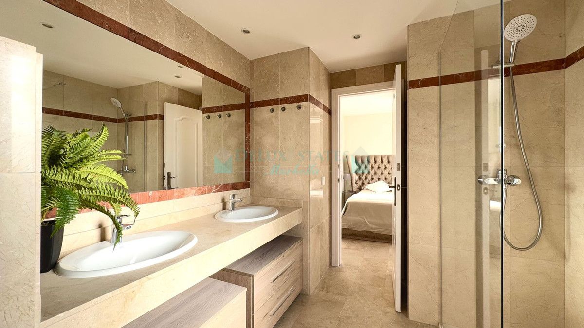 Semi Detached Villa for sale in Nueva Andalucia