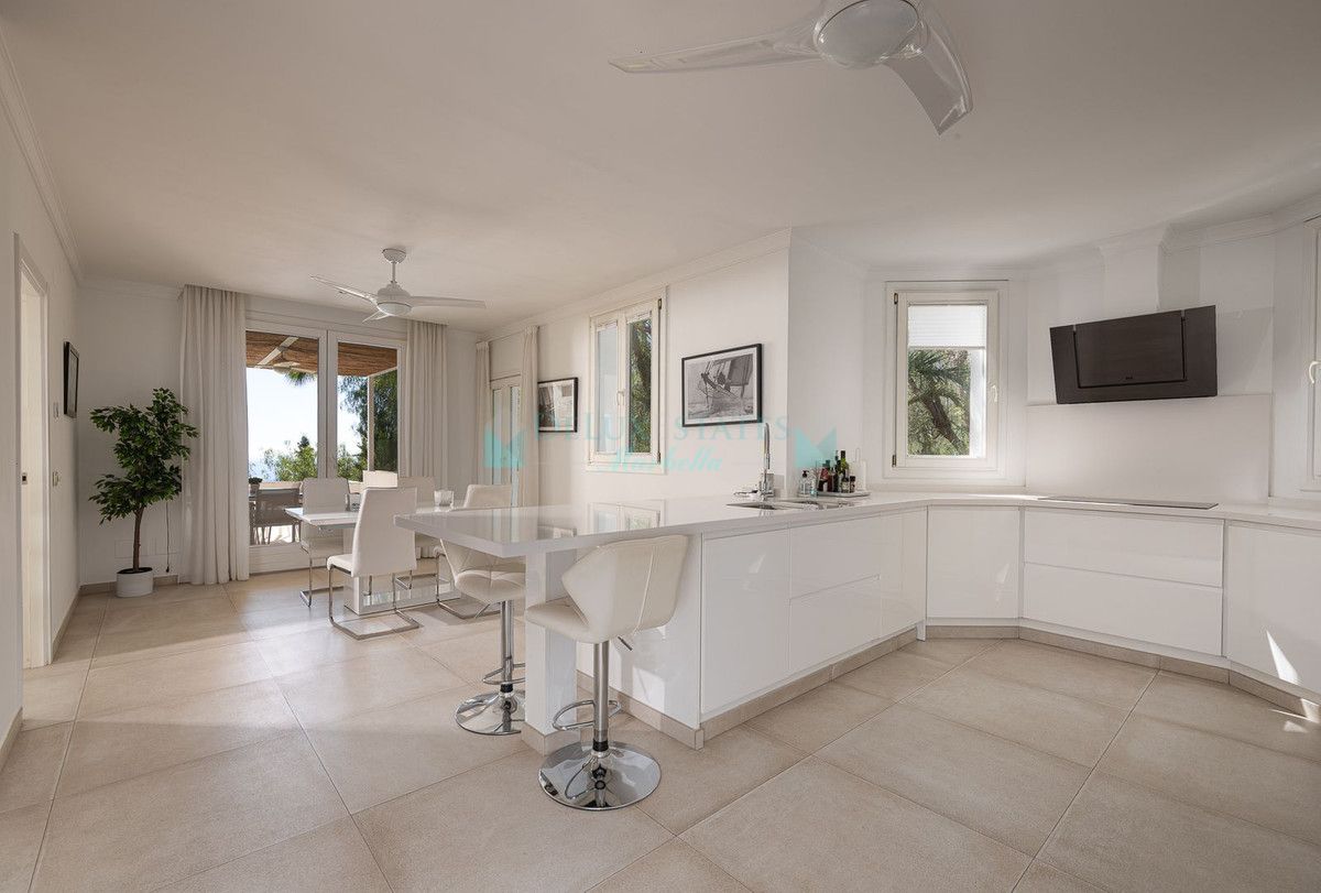 Villa for sale in Hacienda las Chapas, Marbella East