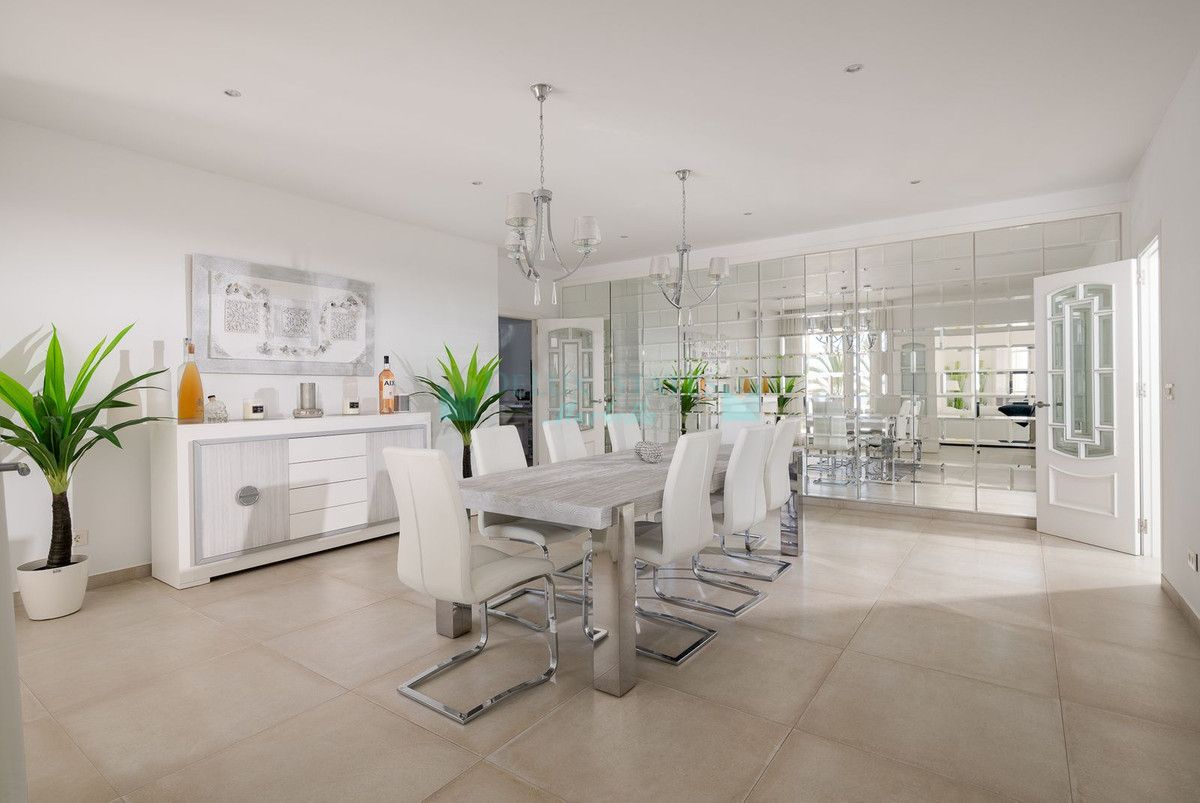 Villa for sale in Hacienda las Chapas, Marbella East