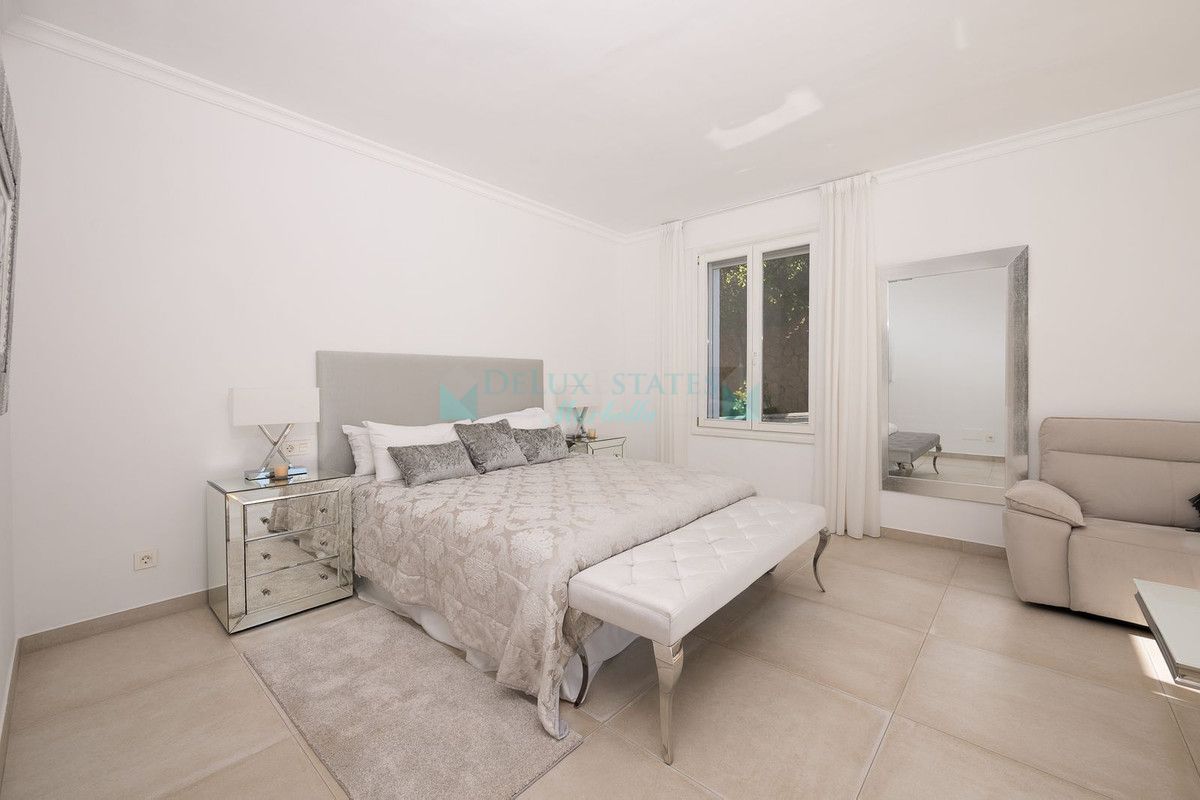 Villa for sale in Hacienda las Chapas, Marbella East