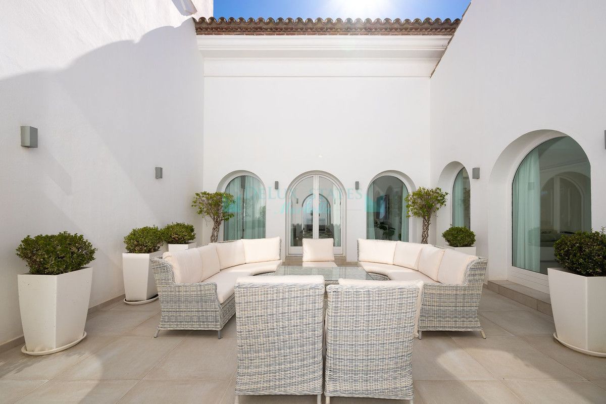 Villa for sale in Hacienda las Chapas, Marbella East