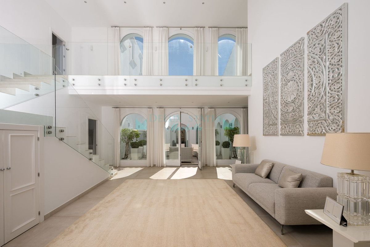 Villa for sale in Hacienda las Chapas, Marbella East