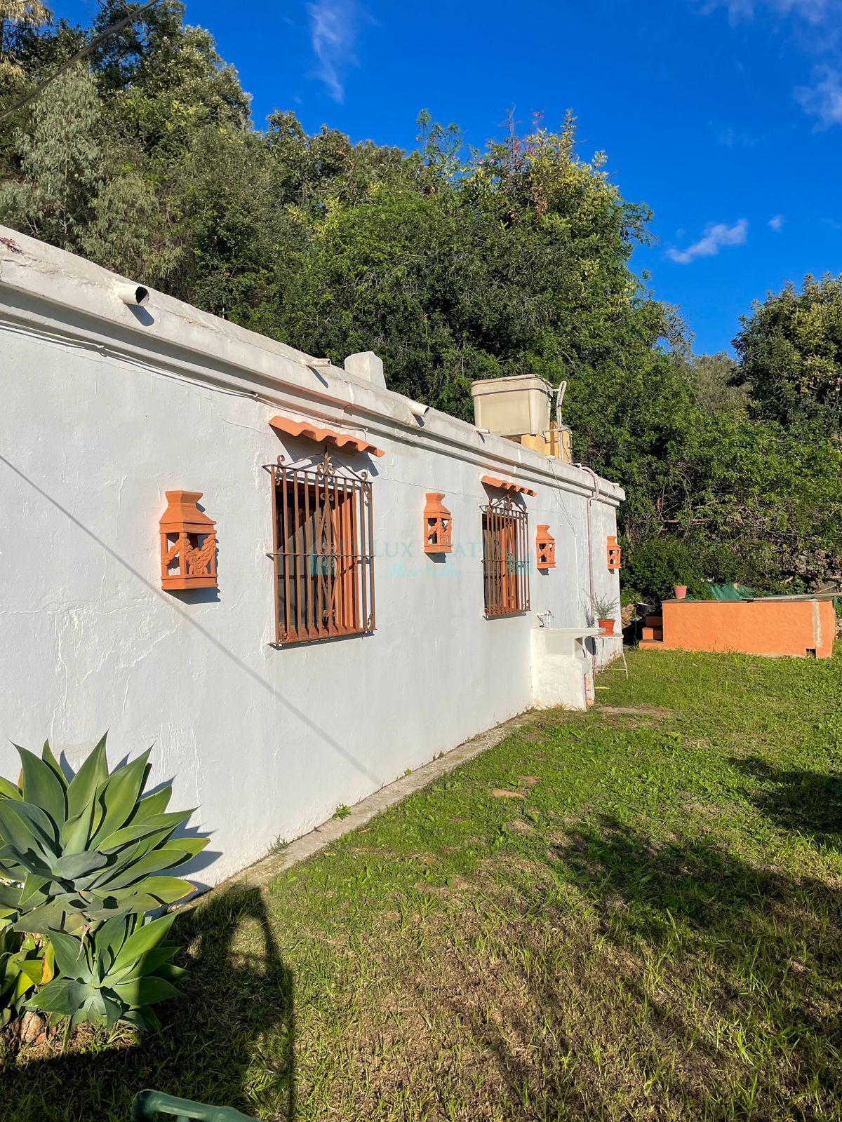 Finca for sale in Estepona