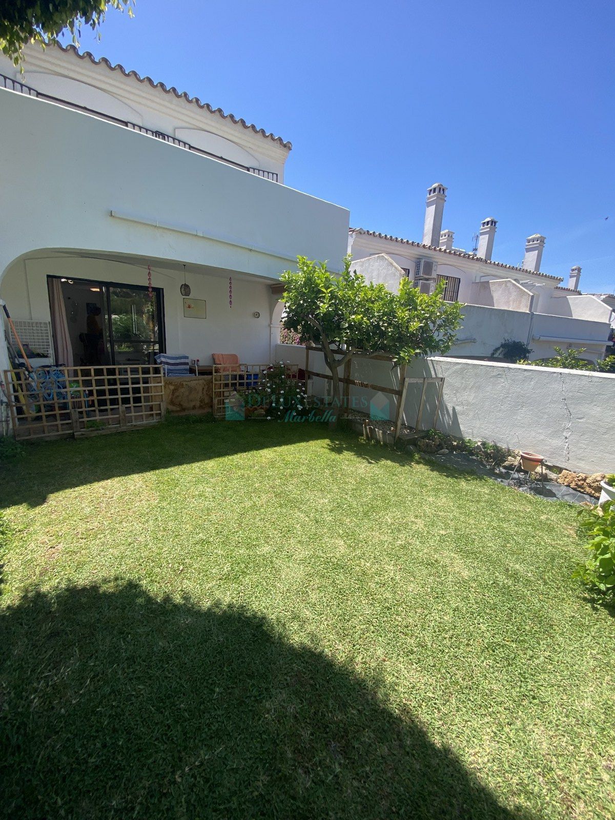 Villa Pareada en venta en Estepona