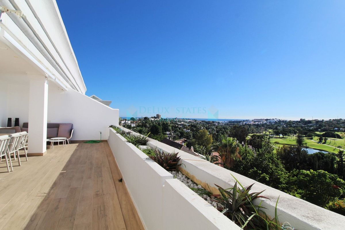 Penthouse for sale in Las Brisas, Nueva Andalucia