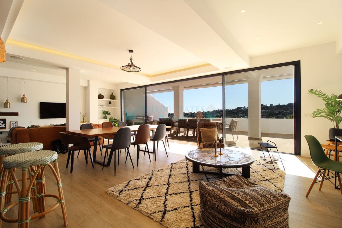 Penthouse for sale in Las Brisas, Nueva Andalucia