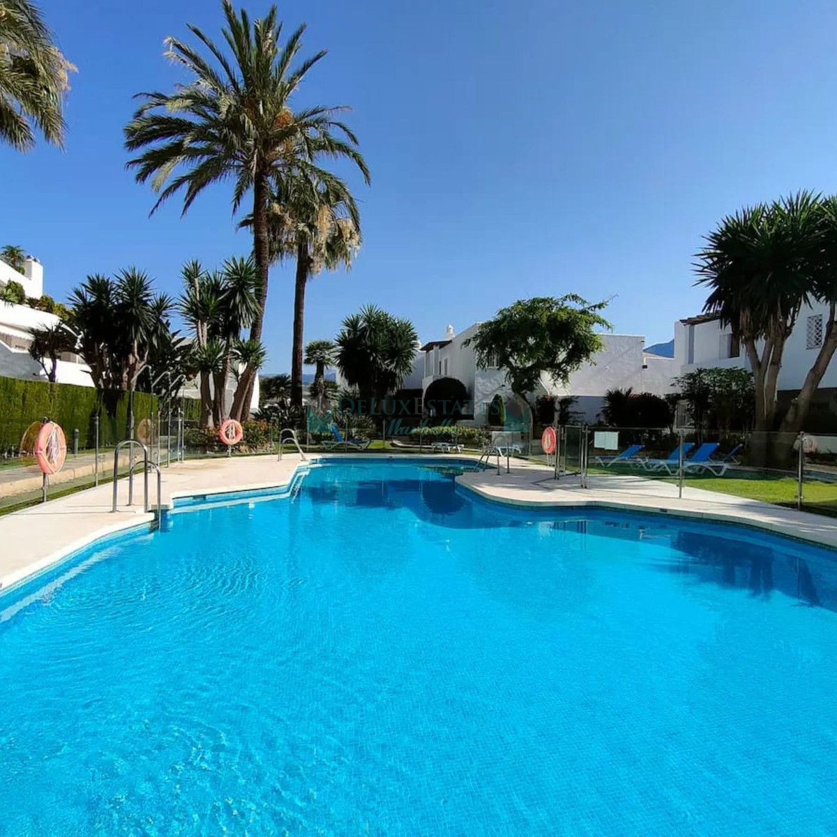 Ático en alquiler en Nueva Andalucia