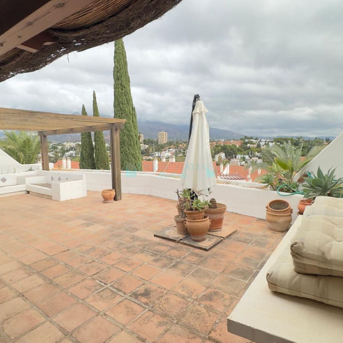 Ático en alquiler en Nueva Andalucia