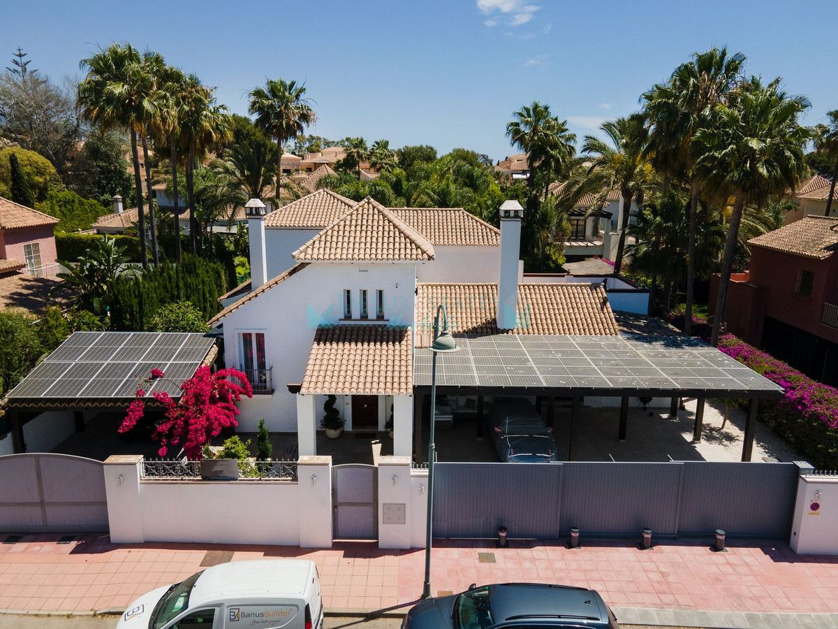 Villa for sale in Marbella - Puerto Banus