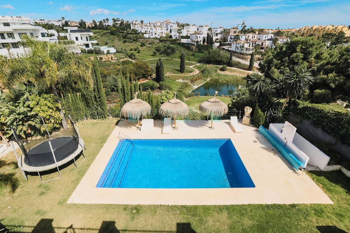 Villa for sale in New Golden Mile, Estepona