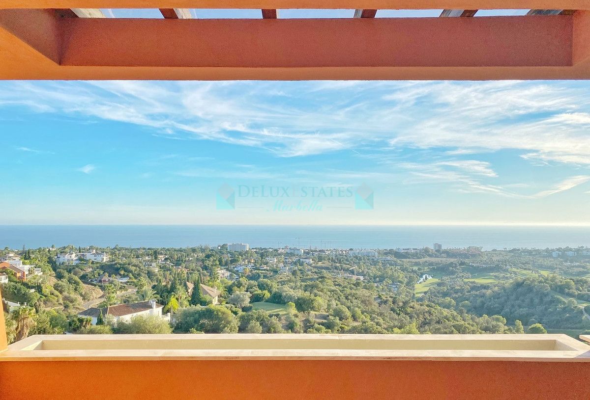 Penthouse for sale in El Rosario, Marbella East