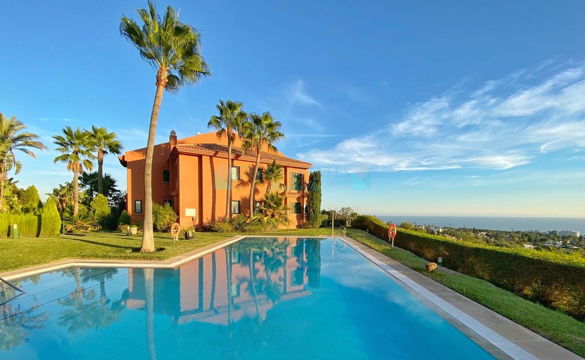 Penthouse for sale in El Rosario, Marbella East