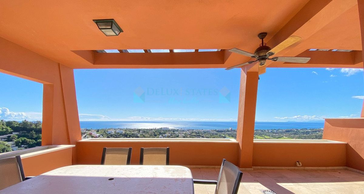 Penthouse for sale in El Rosario, Marbella East