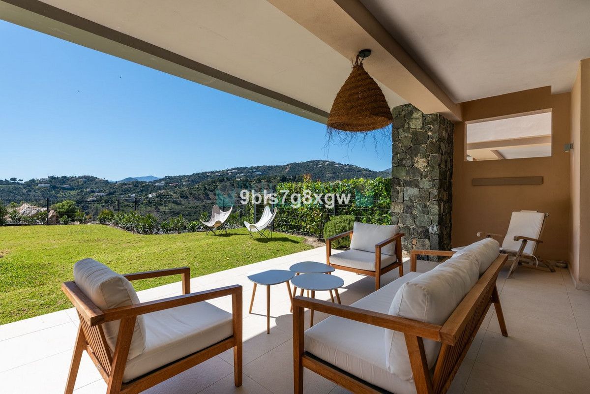 Apartamento Planta Baja en venta en La Quinta, Benahavis