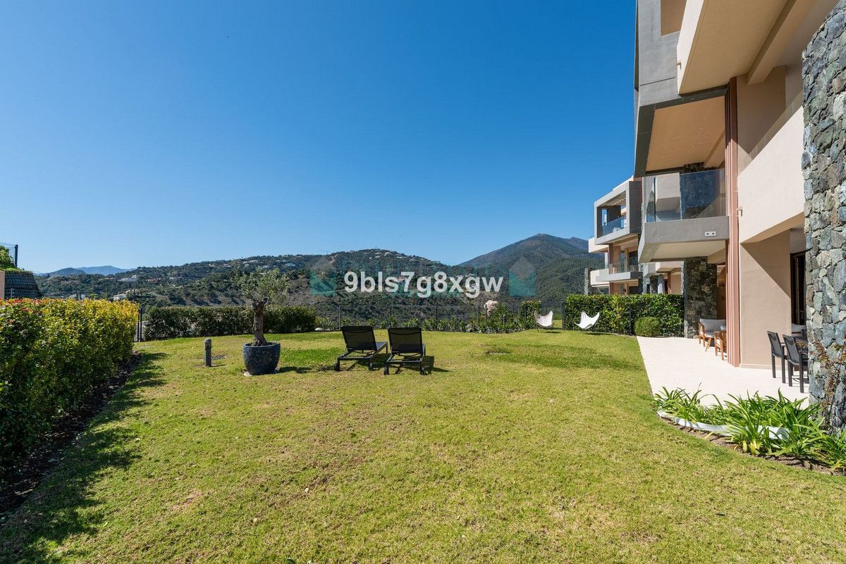 Apartamento Planta Baja en venta en La Quinta, Benahavis