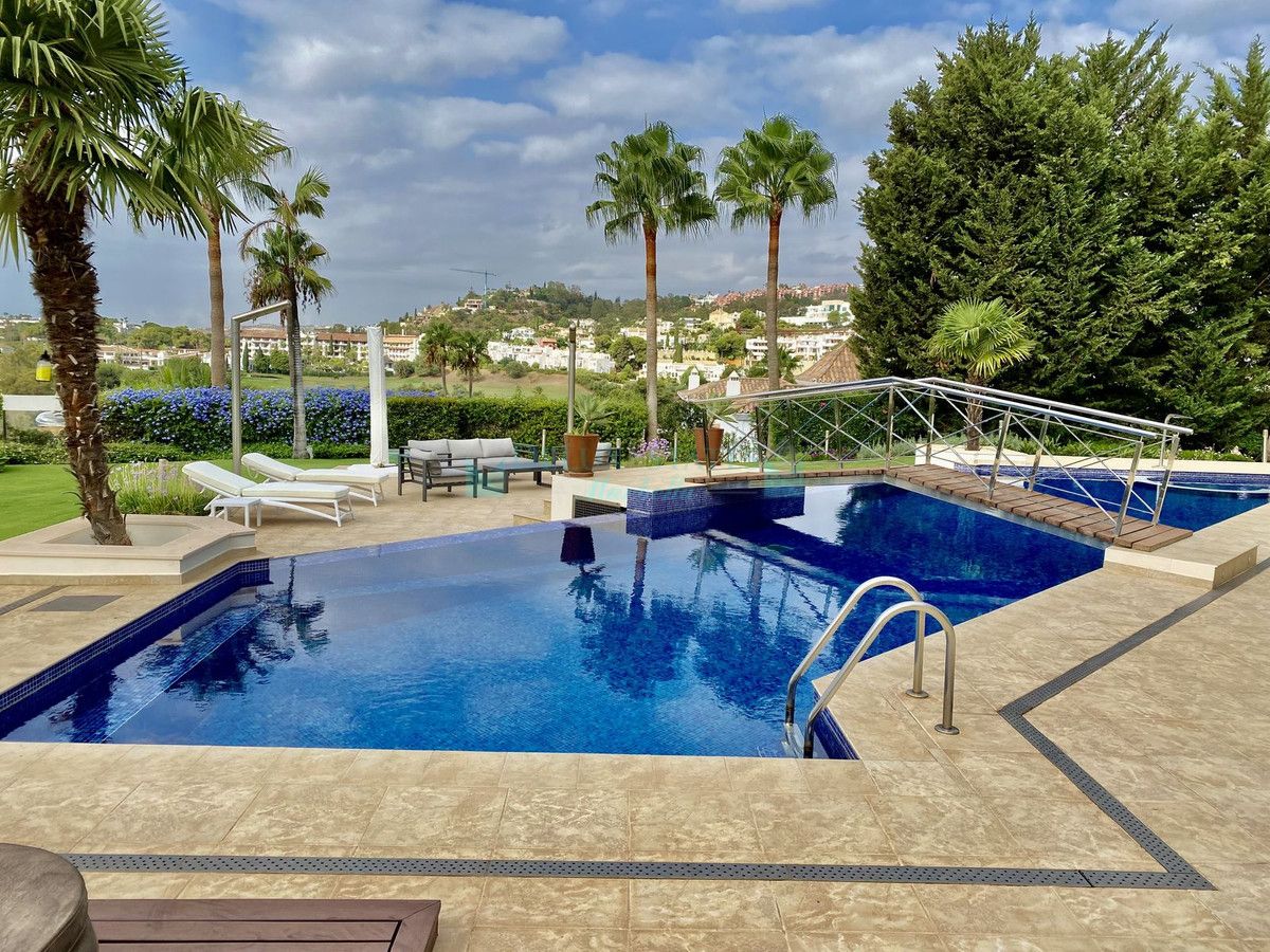 Villa for sale in La Quinta, Benahavis