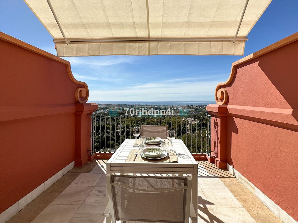 Penthouse for sale in Benahavis