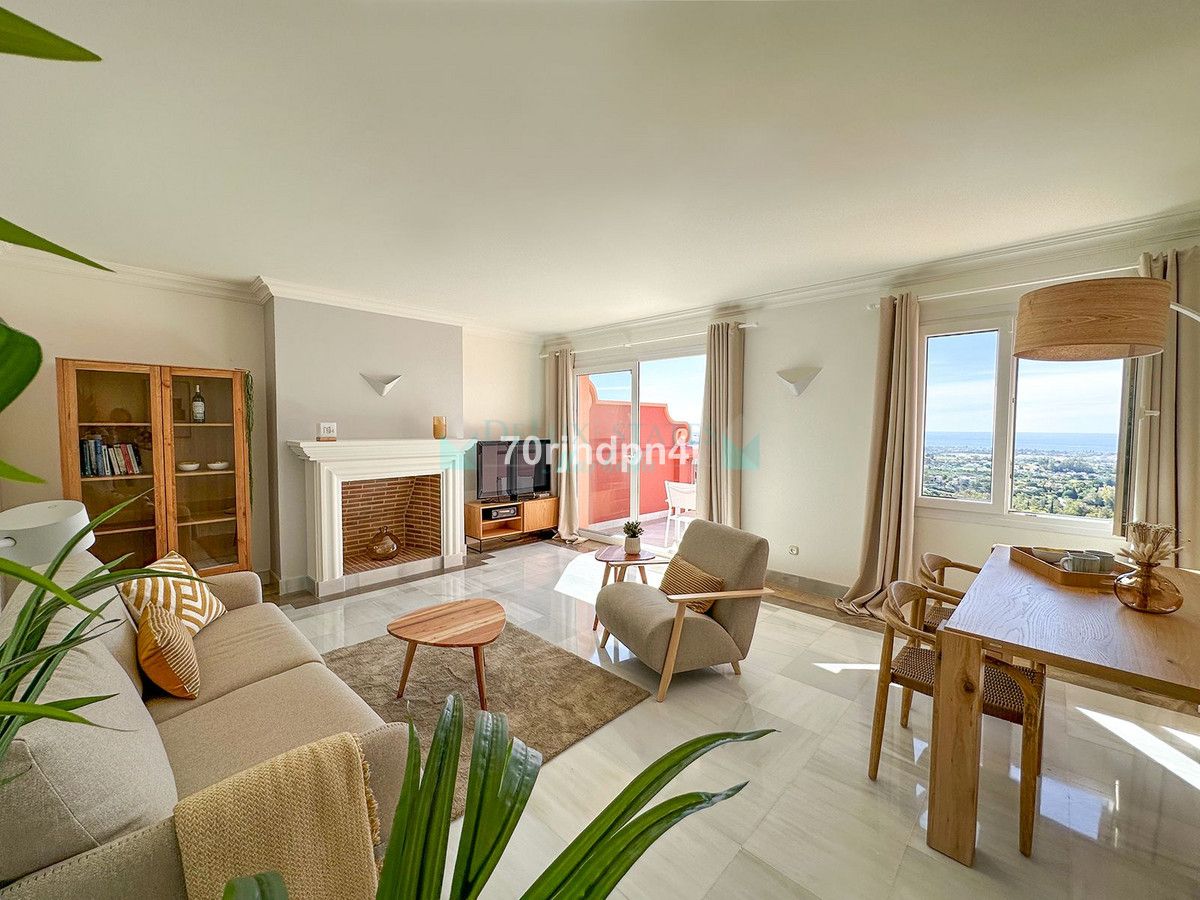 Penthouse for sale in Benahavis