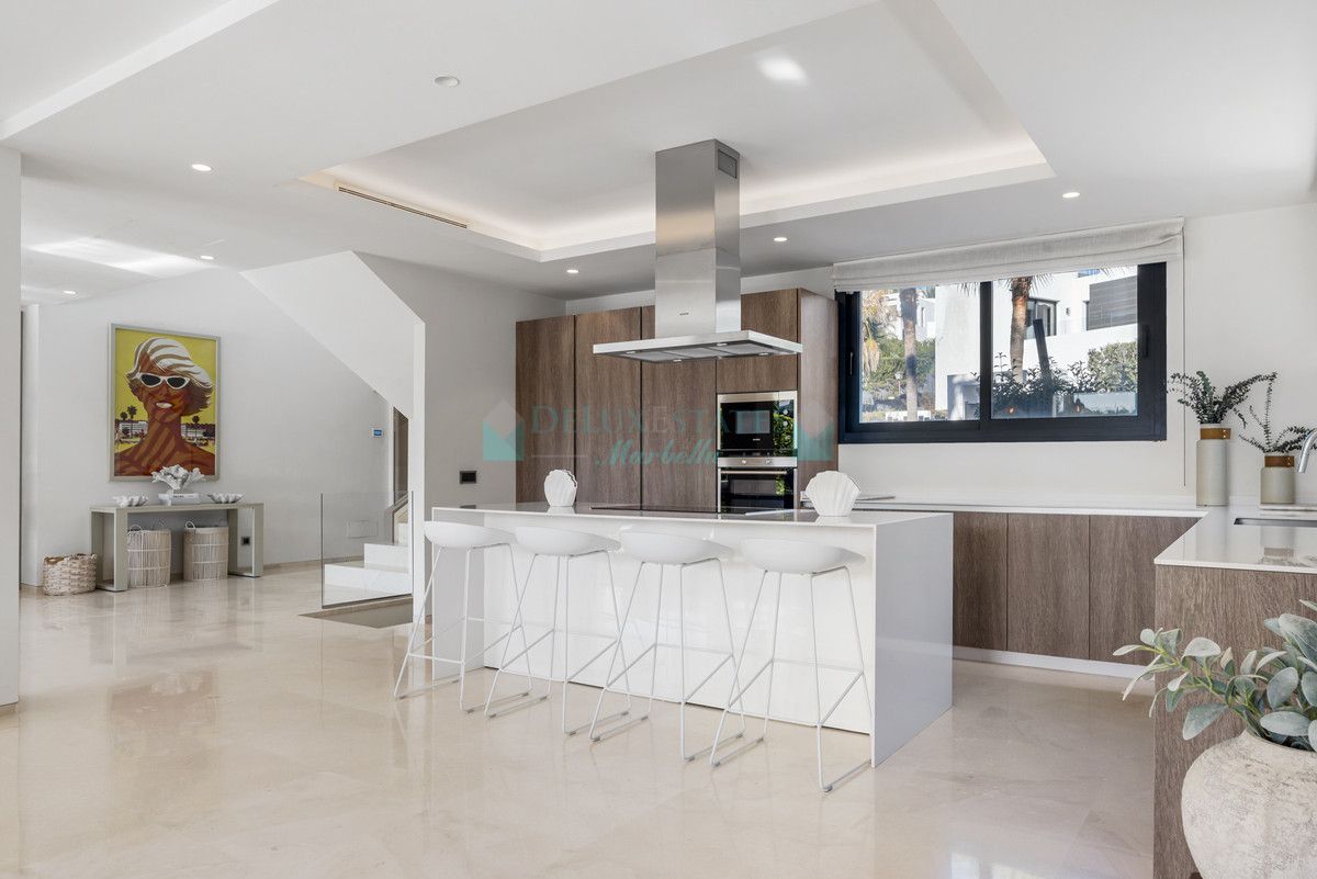 Villa for rent in Nueva Andalucia