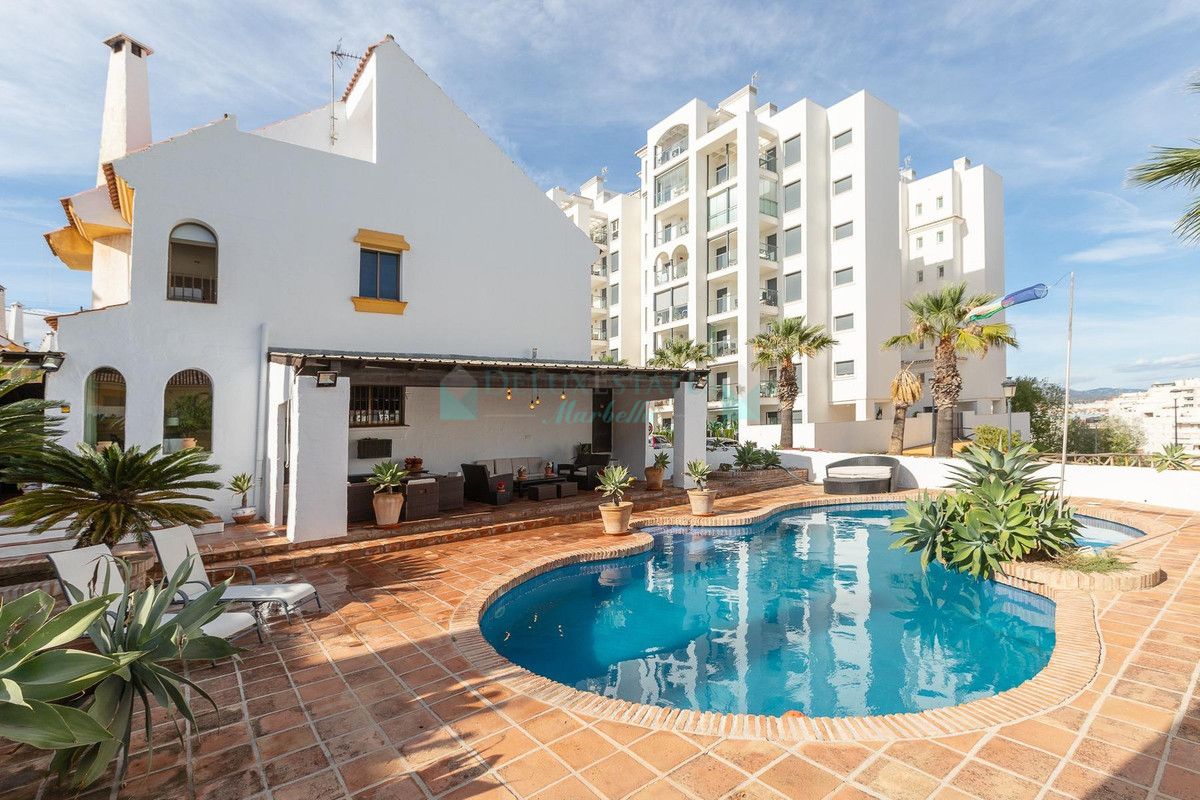 Town House for sale in Estepona