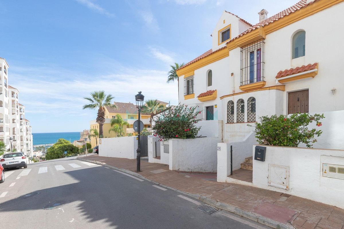 Town House for sale in Estepona