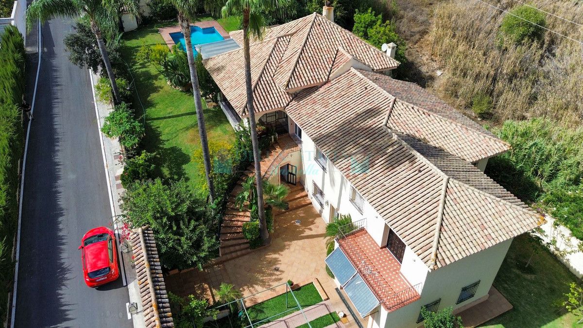 Villa for sale in Estepona