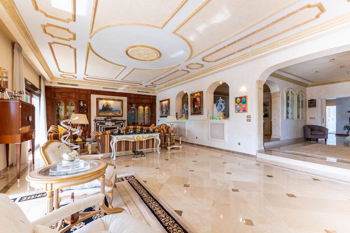 Villa en venta en Los Monteros, Marbella Este