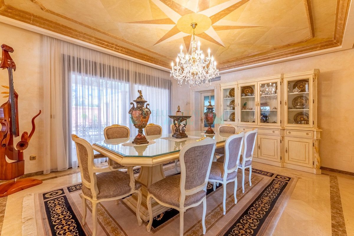 Villa en venta en Los Monteros, Marbella Este