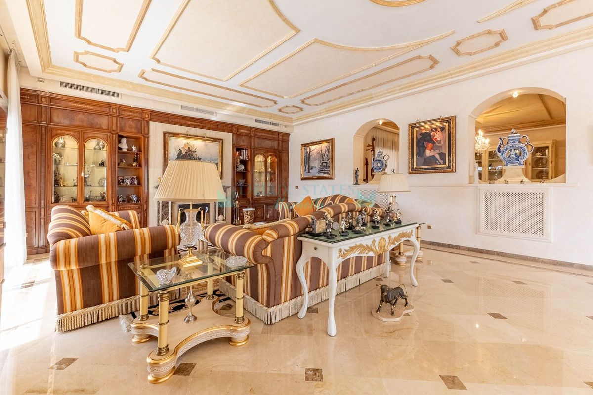 Villa en venta en Los Monteros, Marbella Este