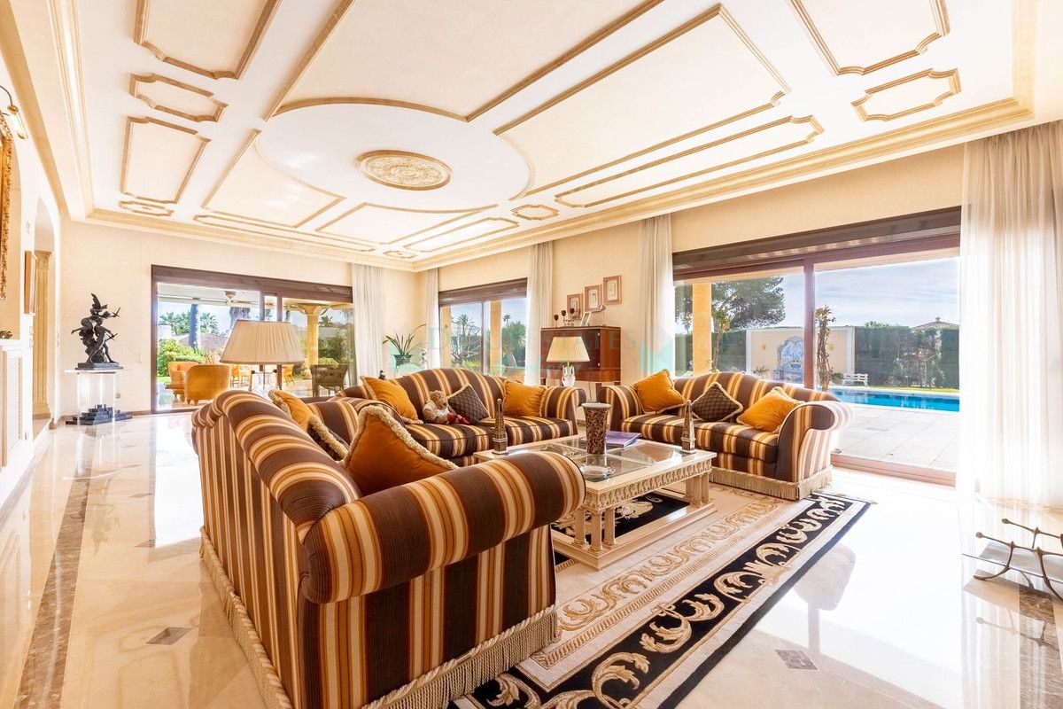 Villa en venta en Los Monteros, Marbella Este