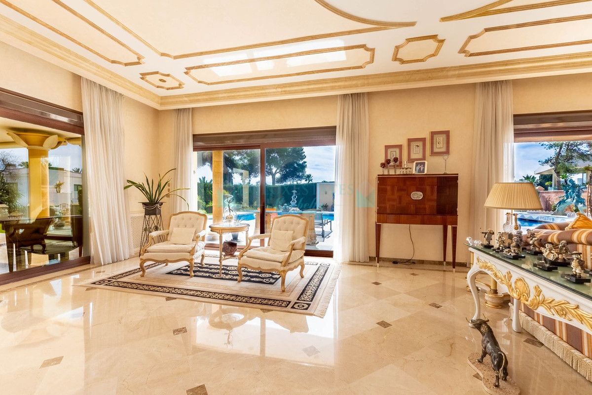 Villa en venta en Los Monteros, Marbella Este