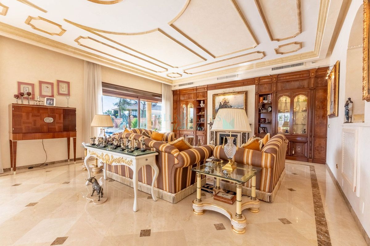 Villa en venta en Los Monteros, Marbella Este