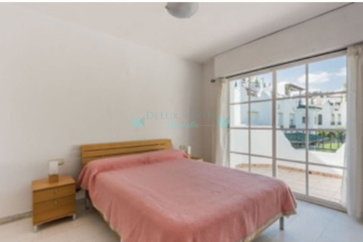 Town House for sale in Nueva Andalucia