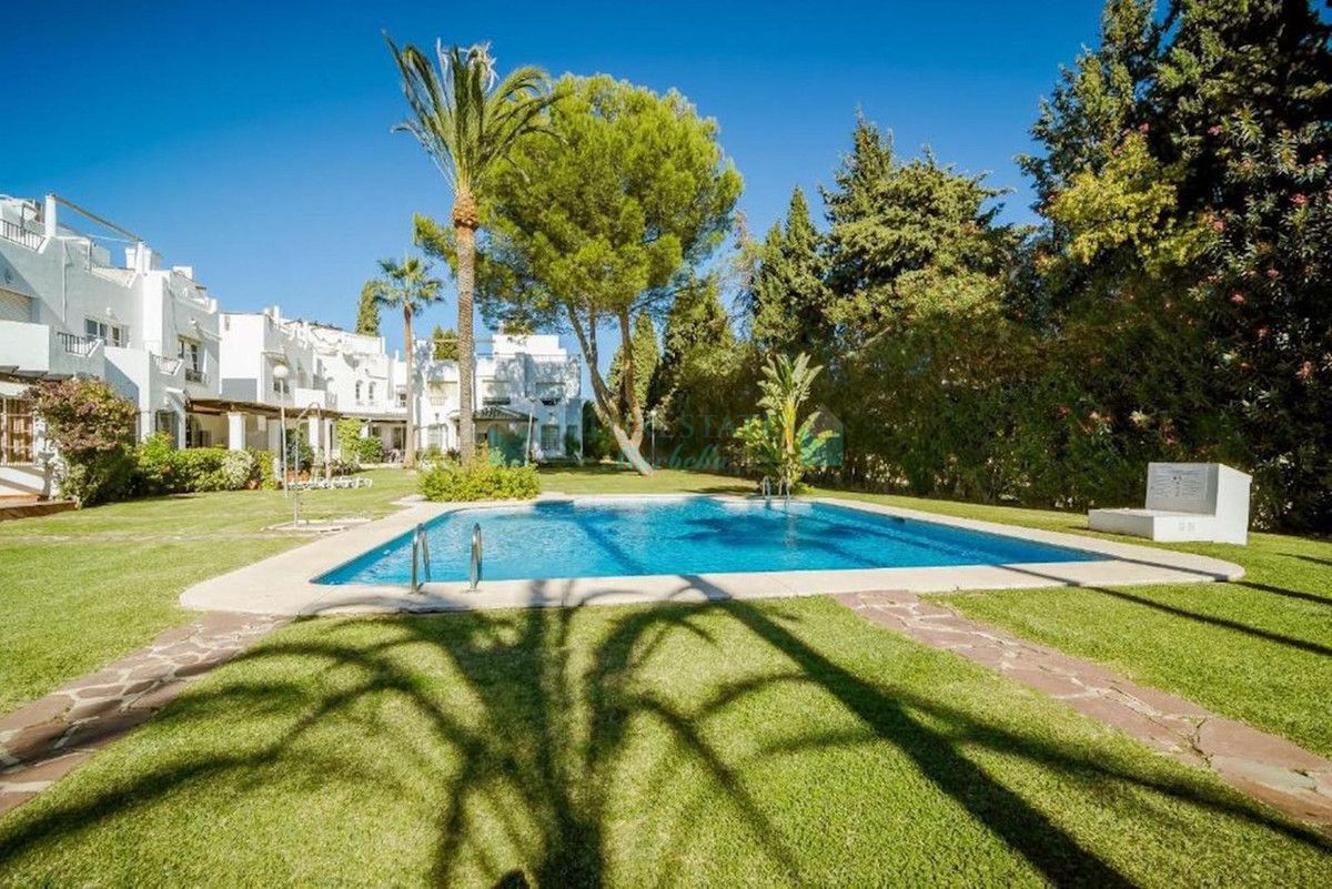 Town House for sale in Nueva Andalucia