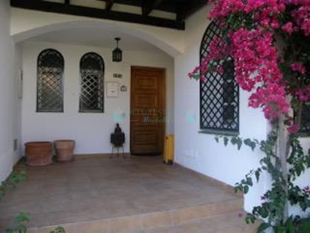 Town House for sale in Nueva Andalucia