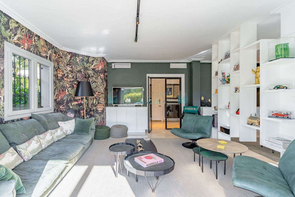 Semi Detached Villa for sale in La Quinta, Benahavis