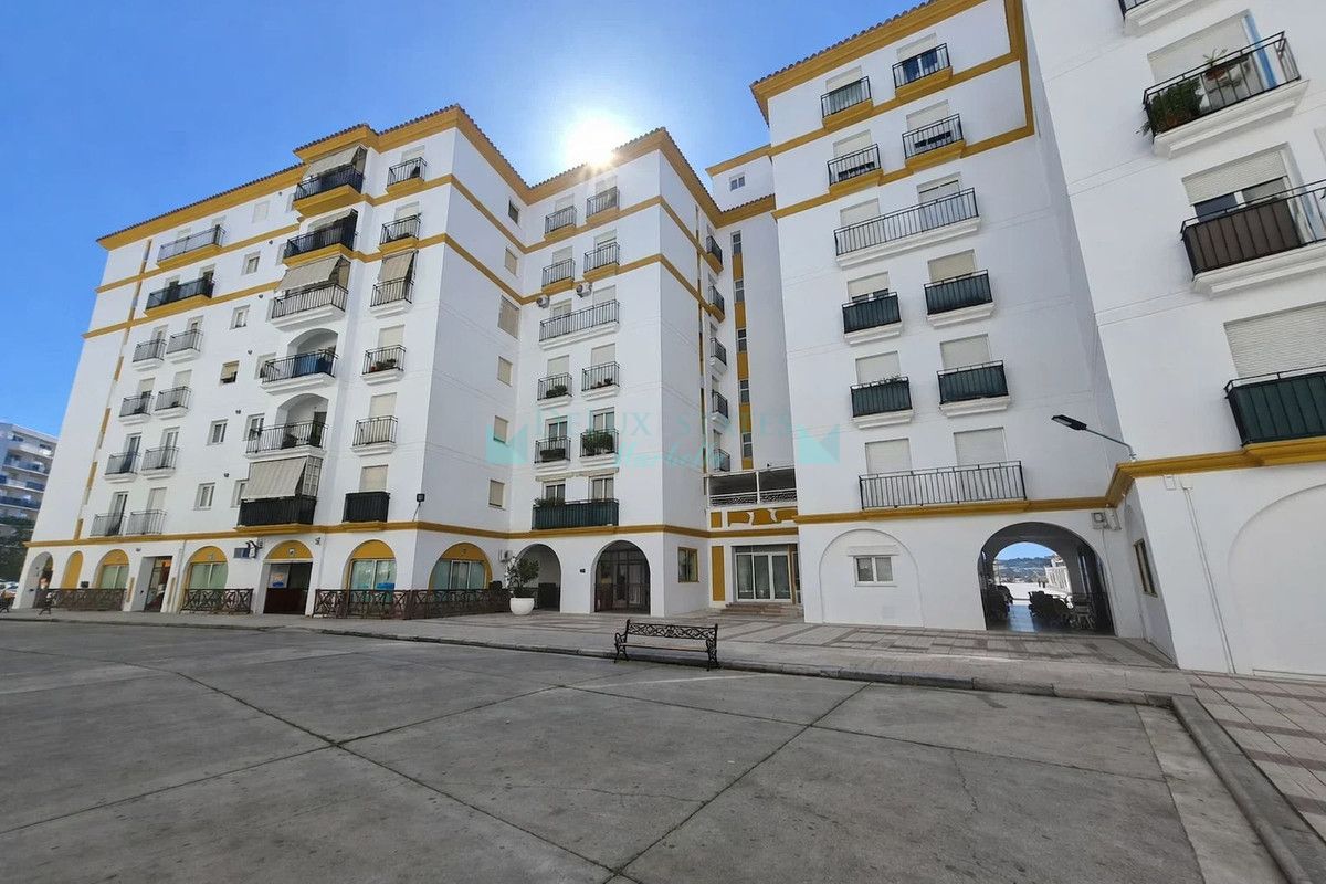 Apartment for sale in Estepona