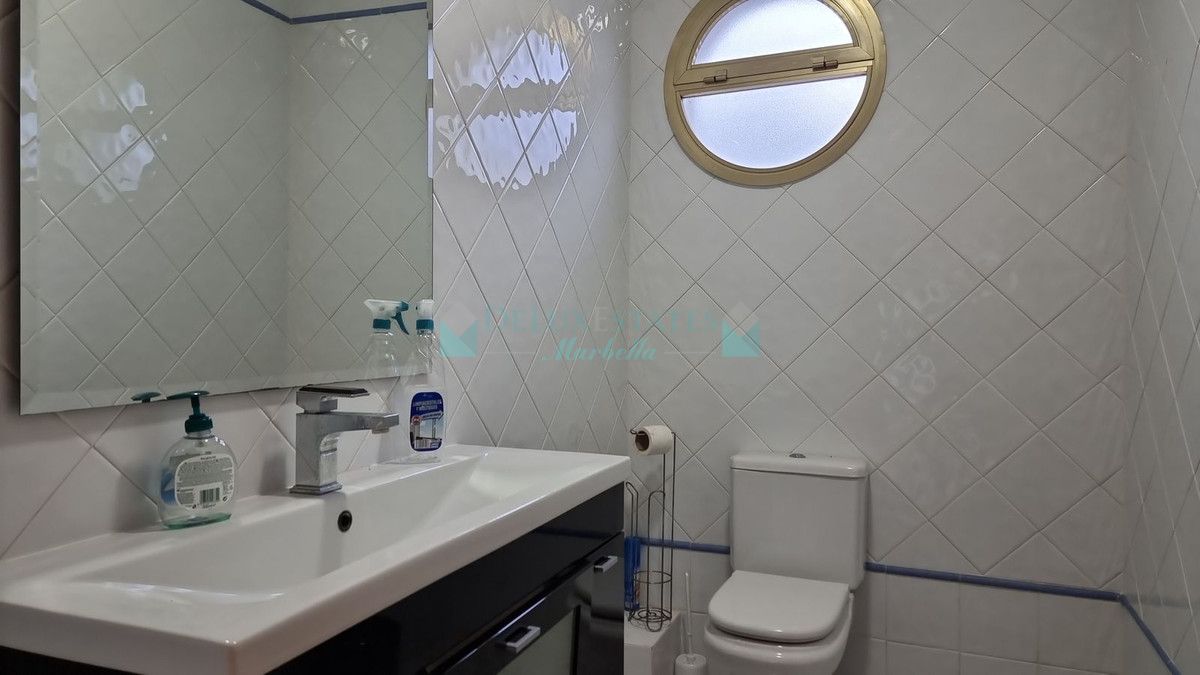 Office for sale in Estepona