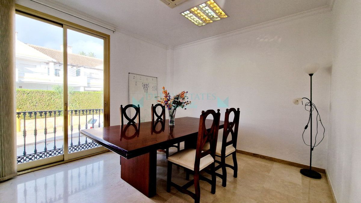 Office for sale in Estepona