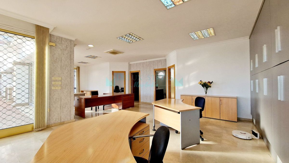 Office for sale in Estepona