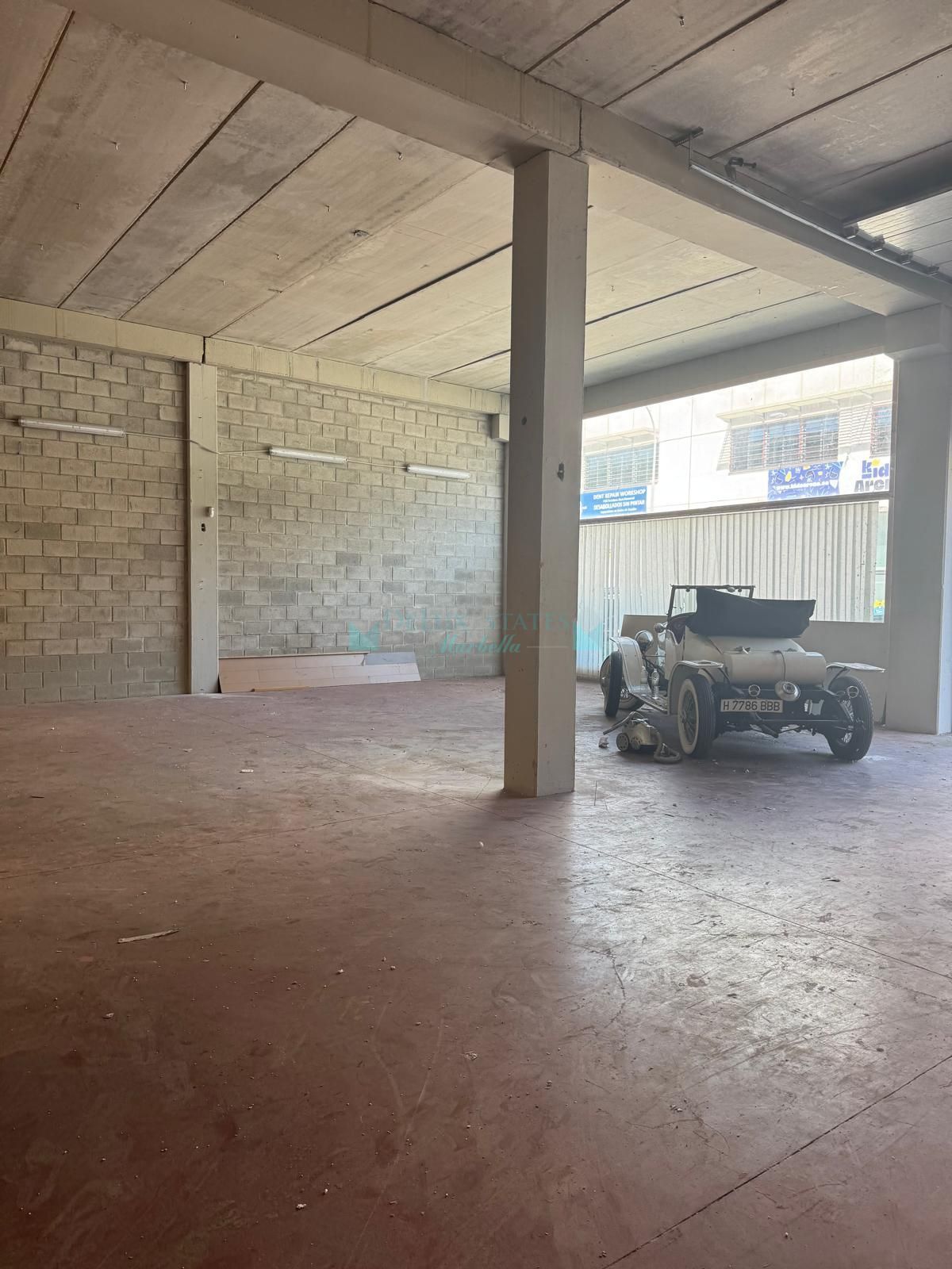 Commercial Premises for rent in Nueva Andalucia