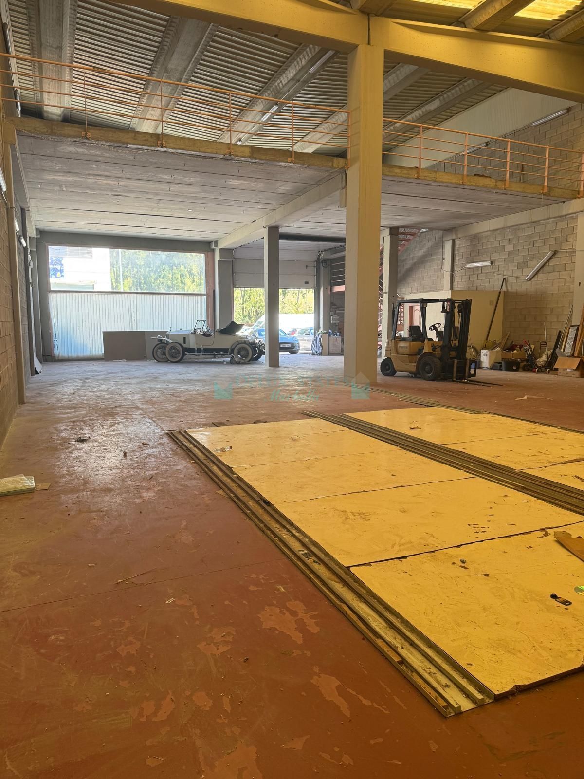 Commercial Premises for rent in Nueva Andalucia