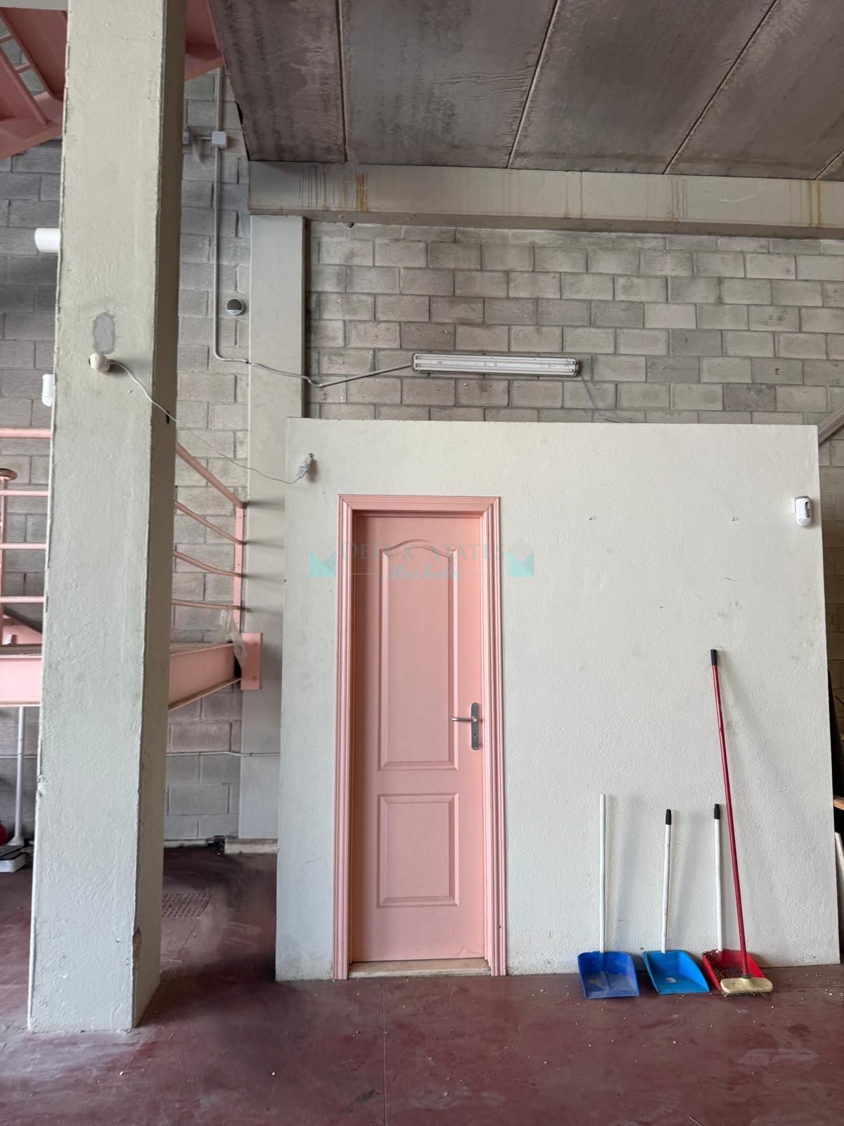 Commercial Premises for rent in Nueva Andalucia