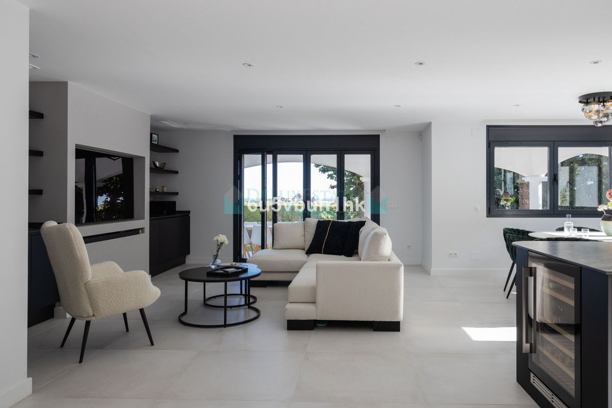 Villa for sale in La Quinta, Benahavis