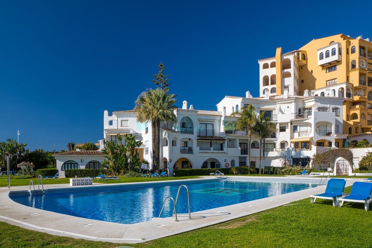 Apartment for sale in Cabopino, Marbella East