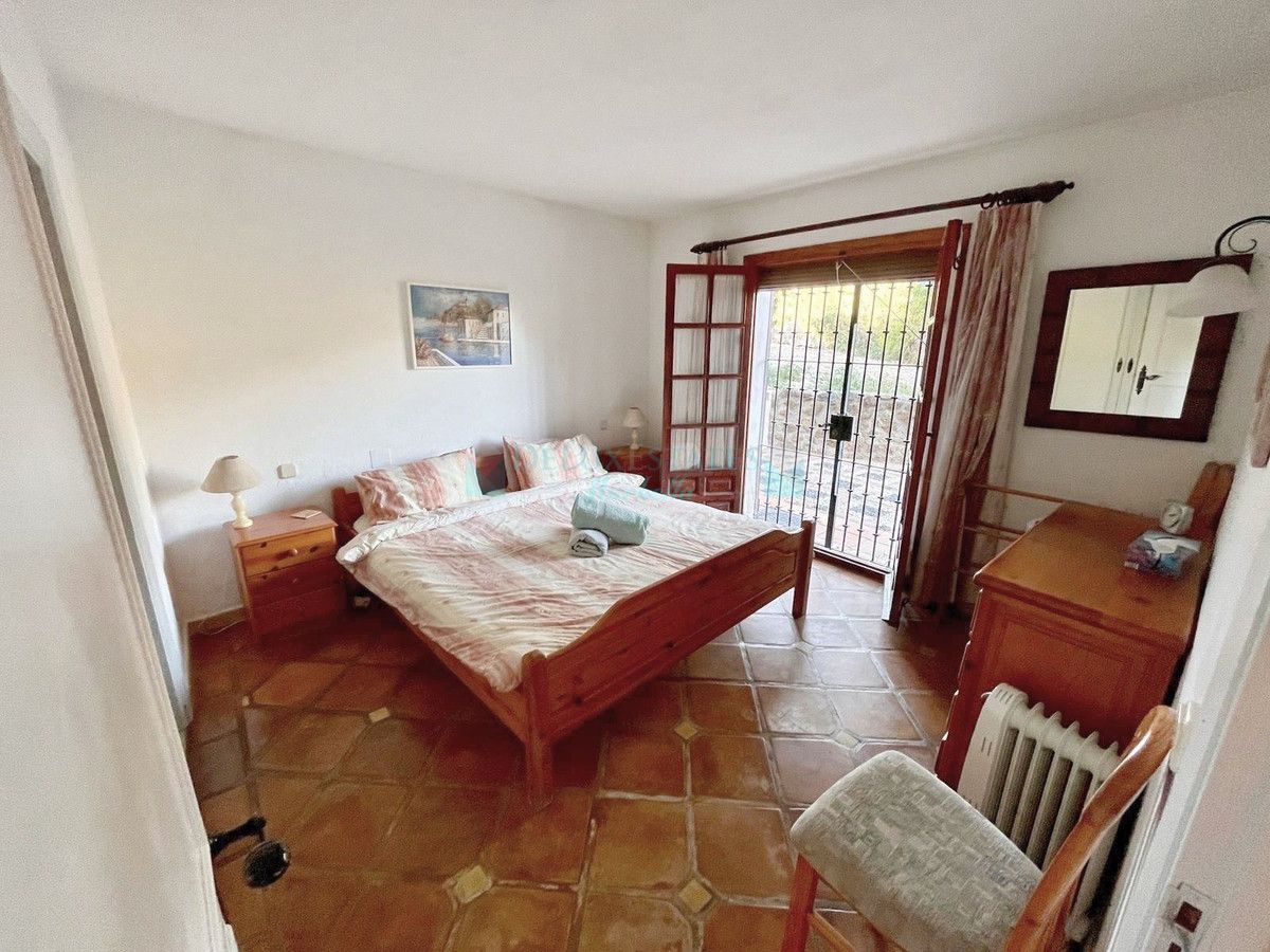 Ground Floor Apartment for sale in Benahavis