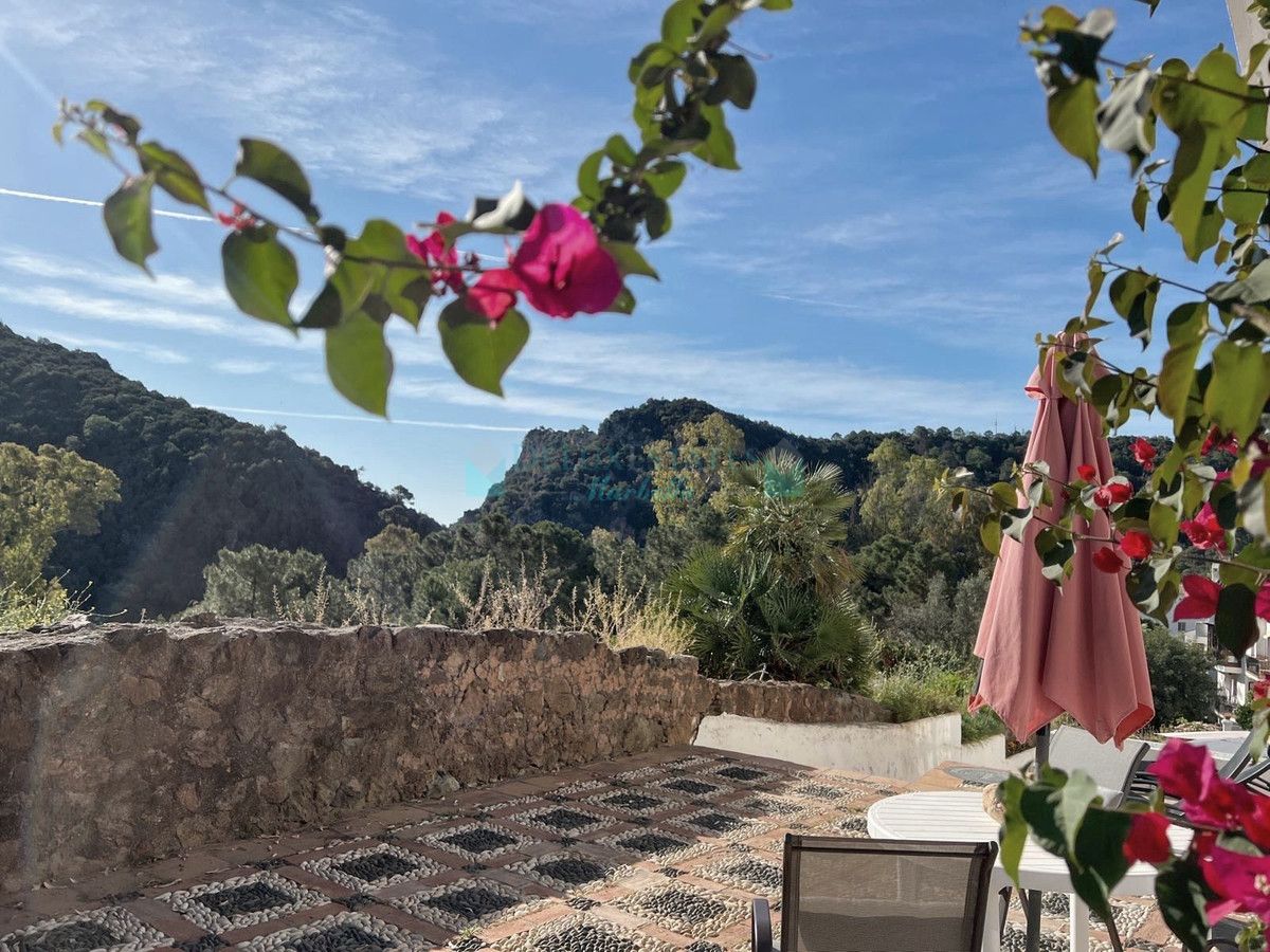 Ground Floor Apartment for sale in Benahavis