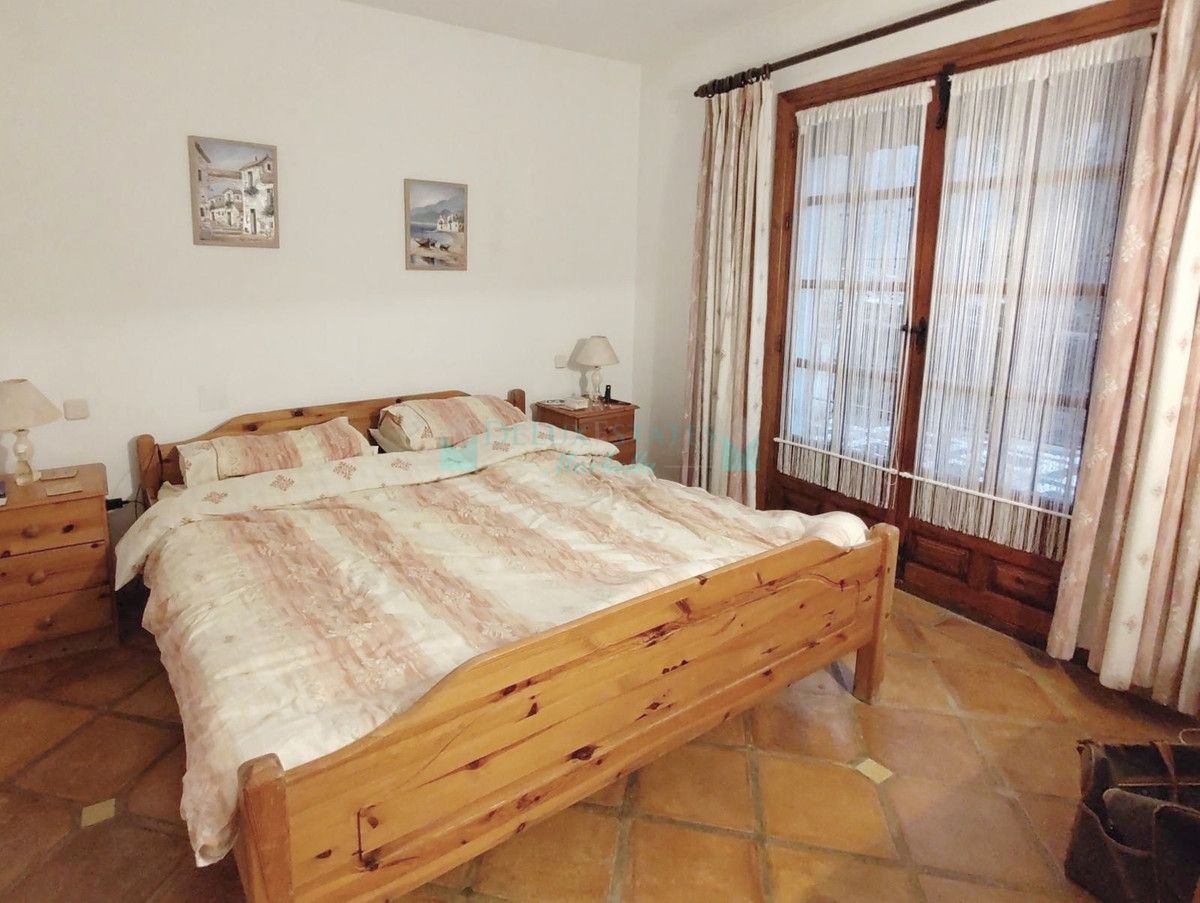 Ground Floor Apartment for sale in Benahavis