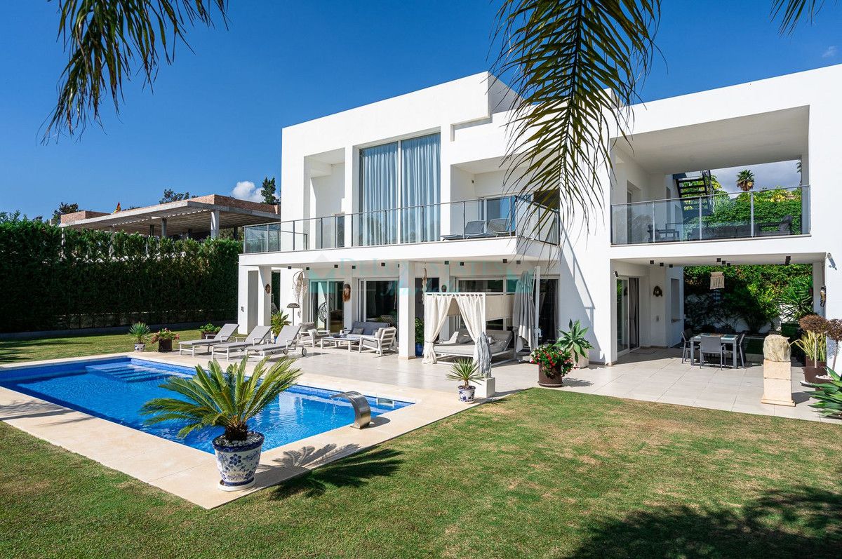 Villa for sale in La Quinta, Benahavis