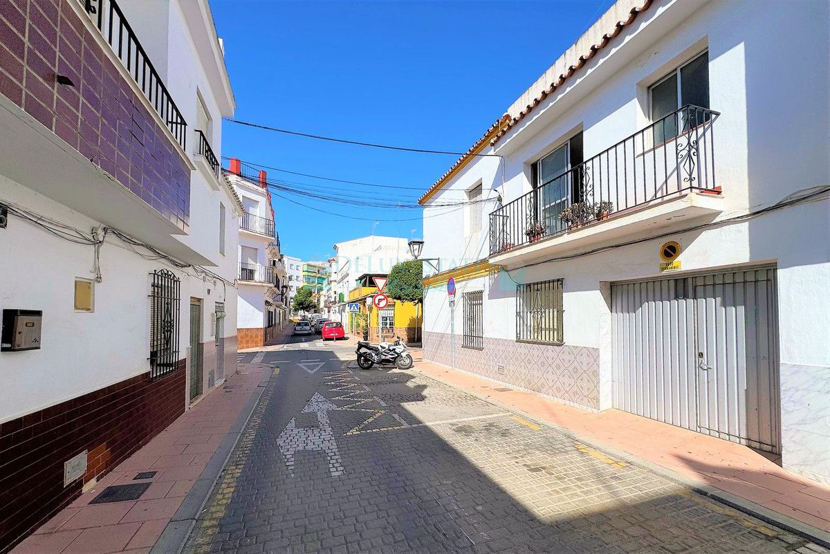 Town House for sale in Estepona